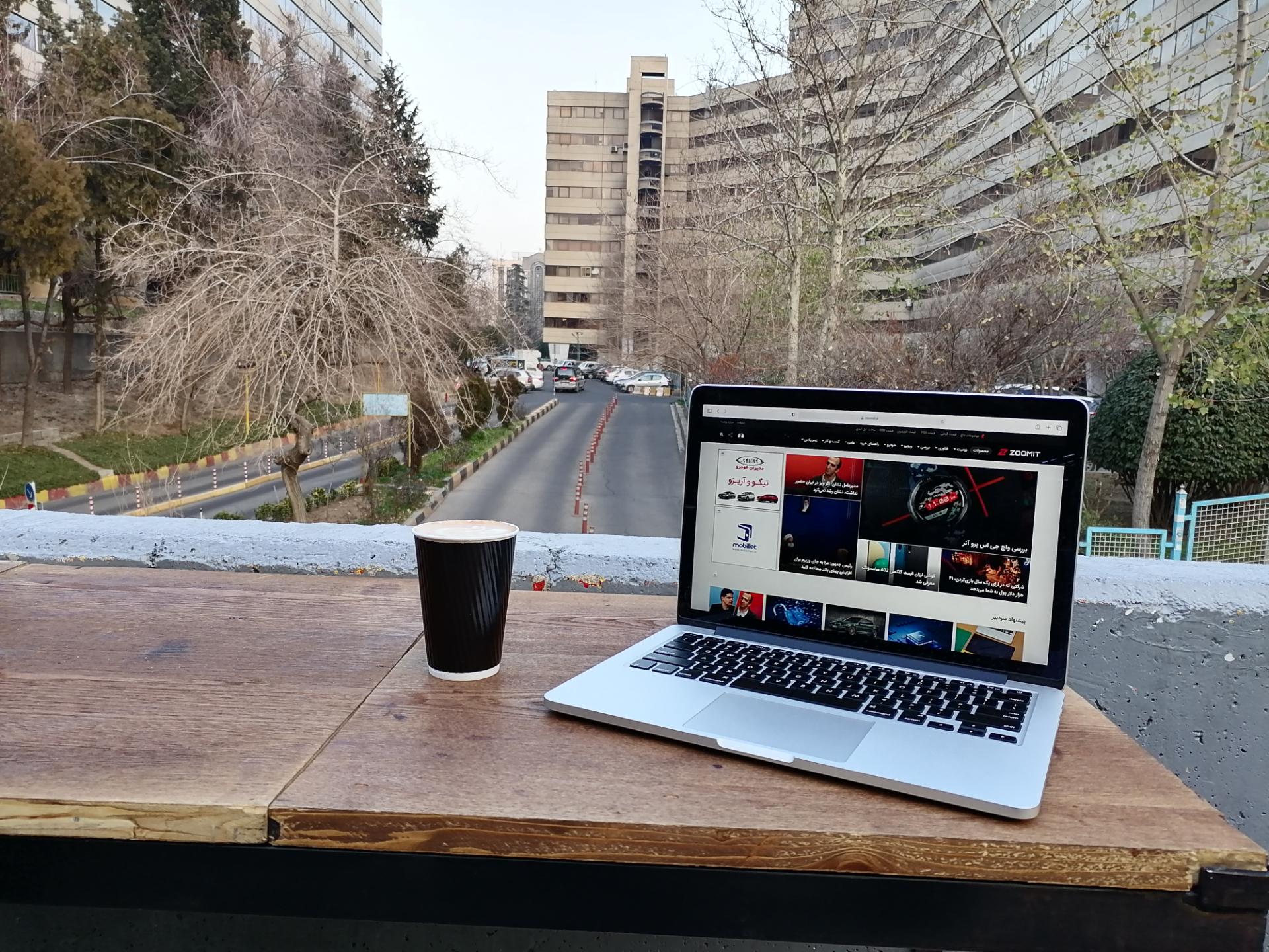 نمونه عکس دوربین اصلی Y7a هواوی - مک‌بوک پرو و قهوه در شهرک اکباتان