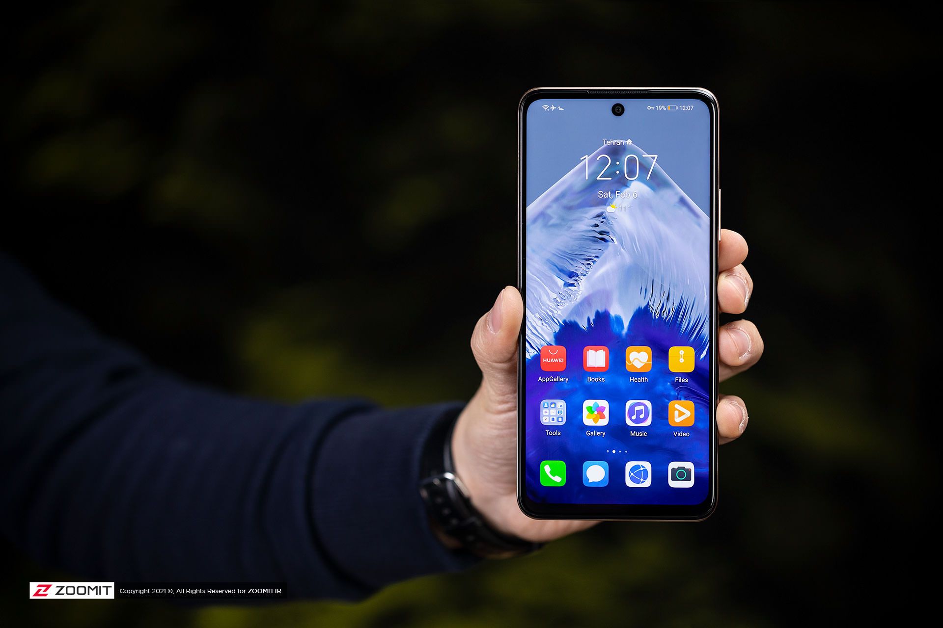 Y7a هواوی در دست کاربر