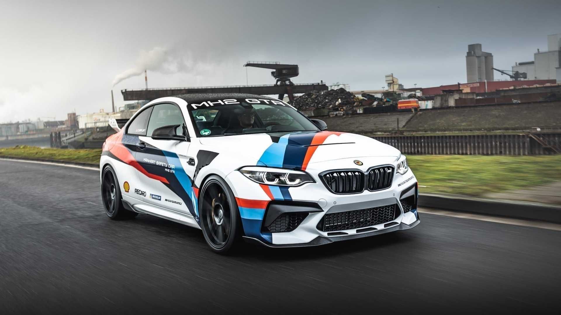 نمای سه چهارم جلو بی ام و ام 2 سی اس / BMW M2 CS با تیونینگ منهارت / Manhart 
