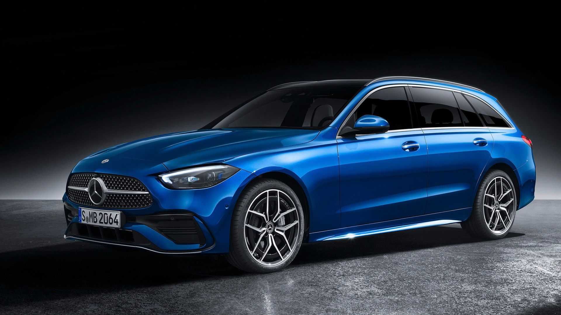 نمای سه چهارم استیشن واگن مرسدس بنز سی کلاس / 2022 Mercedes C-Class آبی رنگ