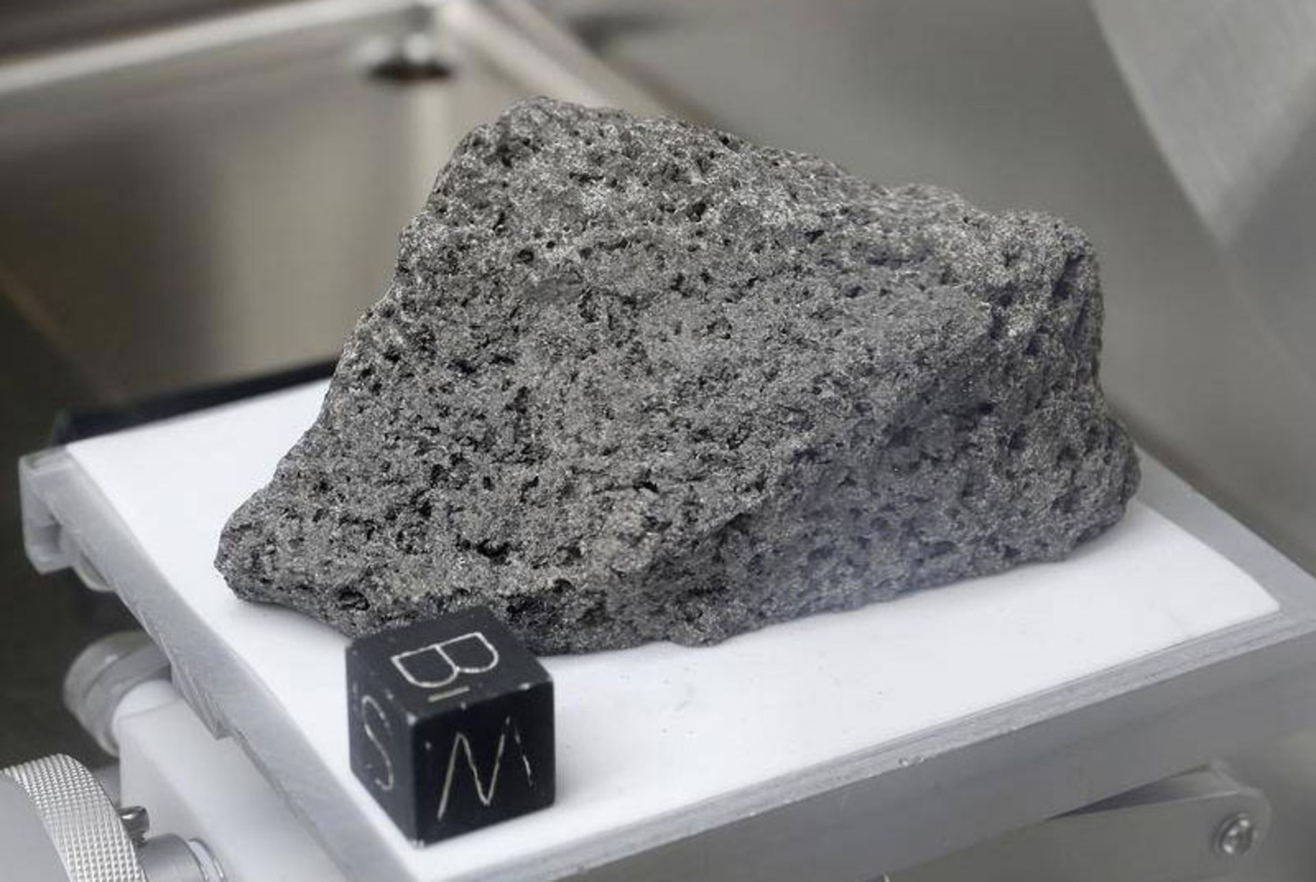 سنگ ماه moon rock