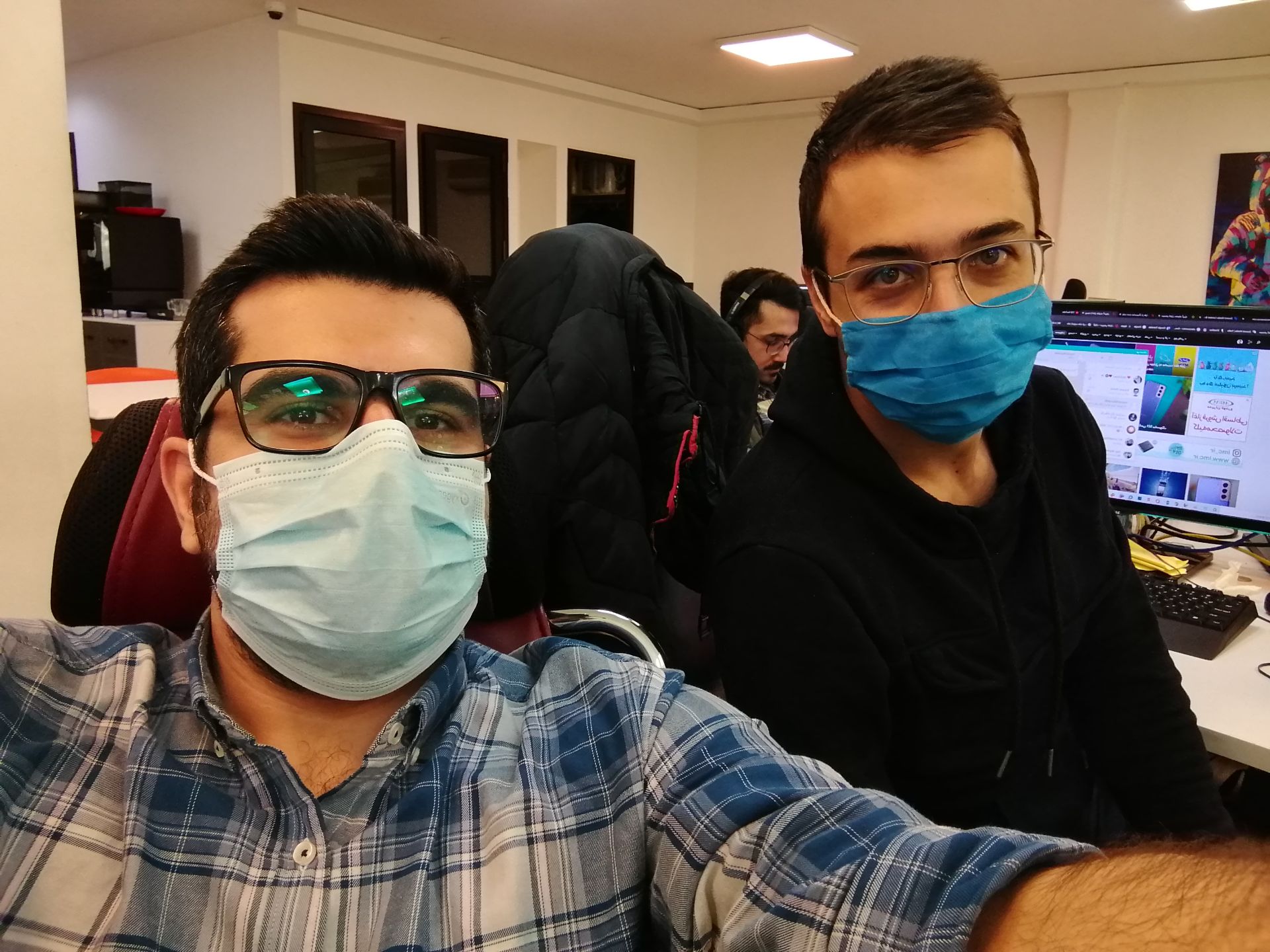 نمونه عکس دوربین سلفی Y7a هواوی - مسعود توکلی و صدرا مخملی