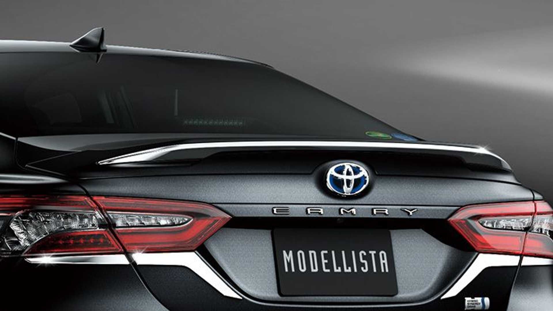 نمای عقب سدان تویوتا کمری مدلیستا / Toyota Camry Modellista sedan  خاکستری رنگ