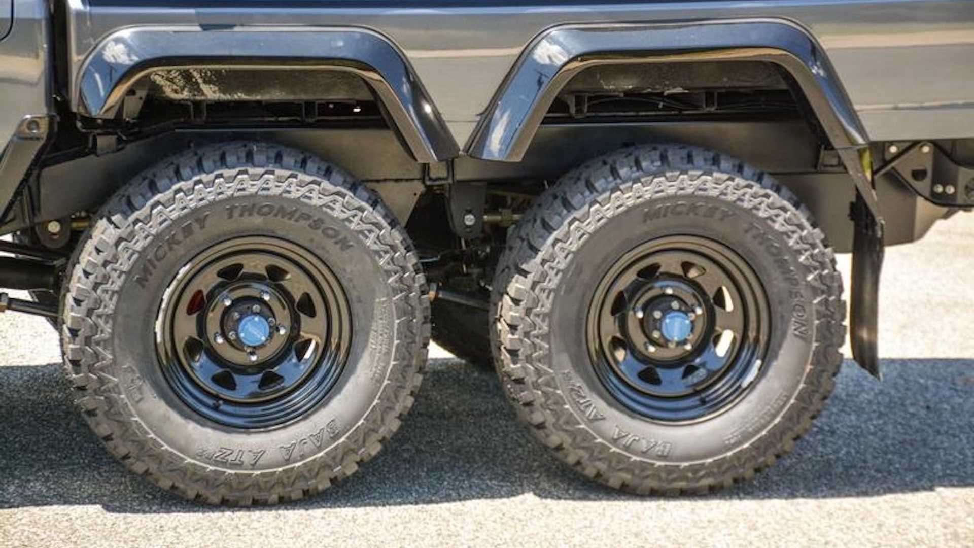 چرخ های عقب وانت تویوتا لندکروزر / 6x6 Toyota Land Cruiser 