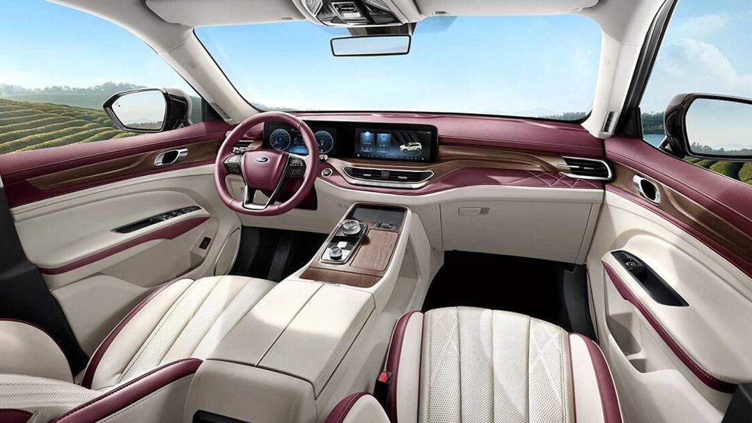 نمای کابین شاسی بلند فورد اکویتور / Ford Equator SUV رنگ بنفش