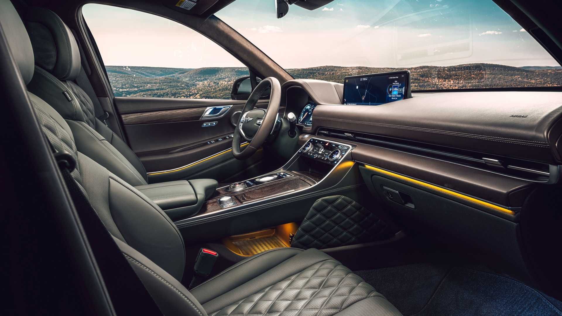 صندلی جلو و فرمان خودرو شاسی بلند جنسیس جی وی 80 / 2021 Genesis GV80 رنگ مشکی