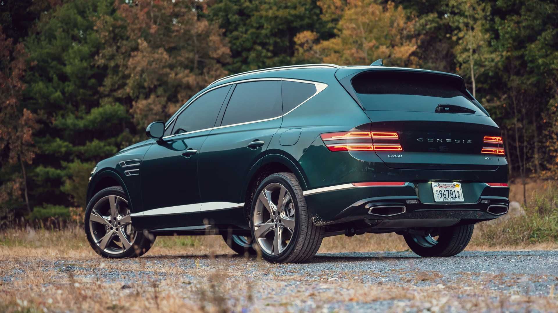 نمای سه چهارم عقب خودرو شاسی بلند جنسیس جی وی 80 / 2021 Genesis GV80 رنگ مشکی