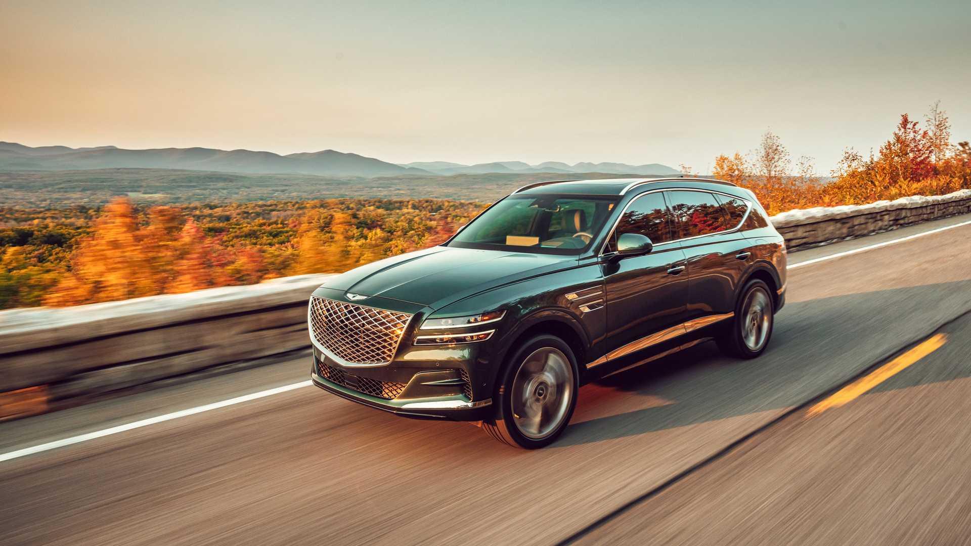 خودرو شاسی بلند جنسیس جی وی 80 / 2021 Genesis GV80 رنگ مشکی در جاده