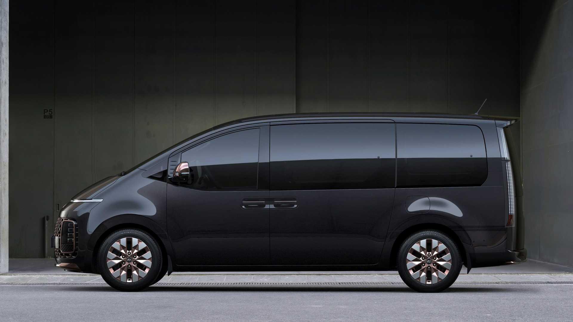 Hyundai Staria Minivan   هیوندای استاریا نمای جانبی