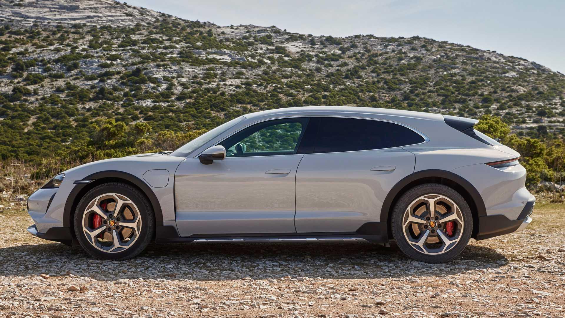 Porsche Taycan Cross Turismo پورشه تایکان کراس توریزمو نمای جانبی