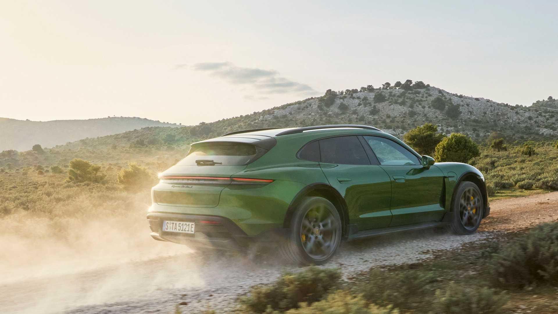 Porsche Taycan Cross Turismo پورشه تایکان کراس توریزمو نمای عقب