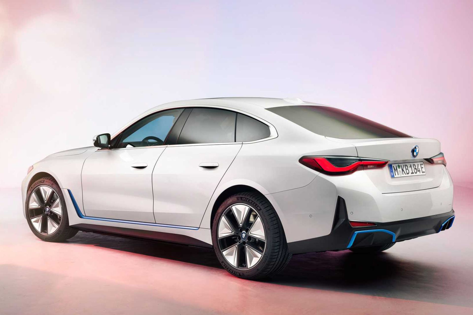 BMW i4 بی ام و آی4 نمای پشت