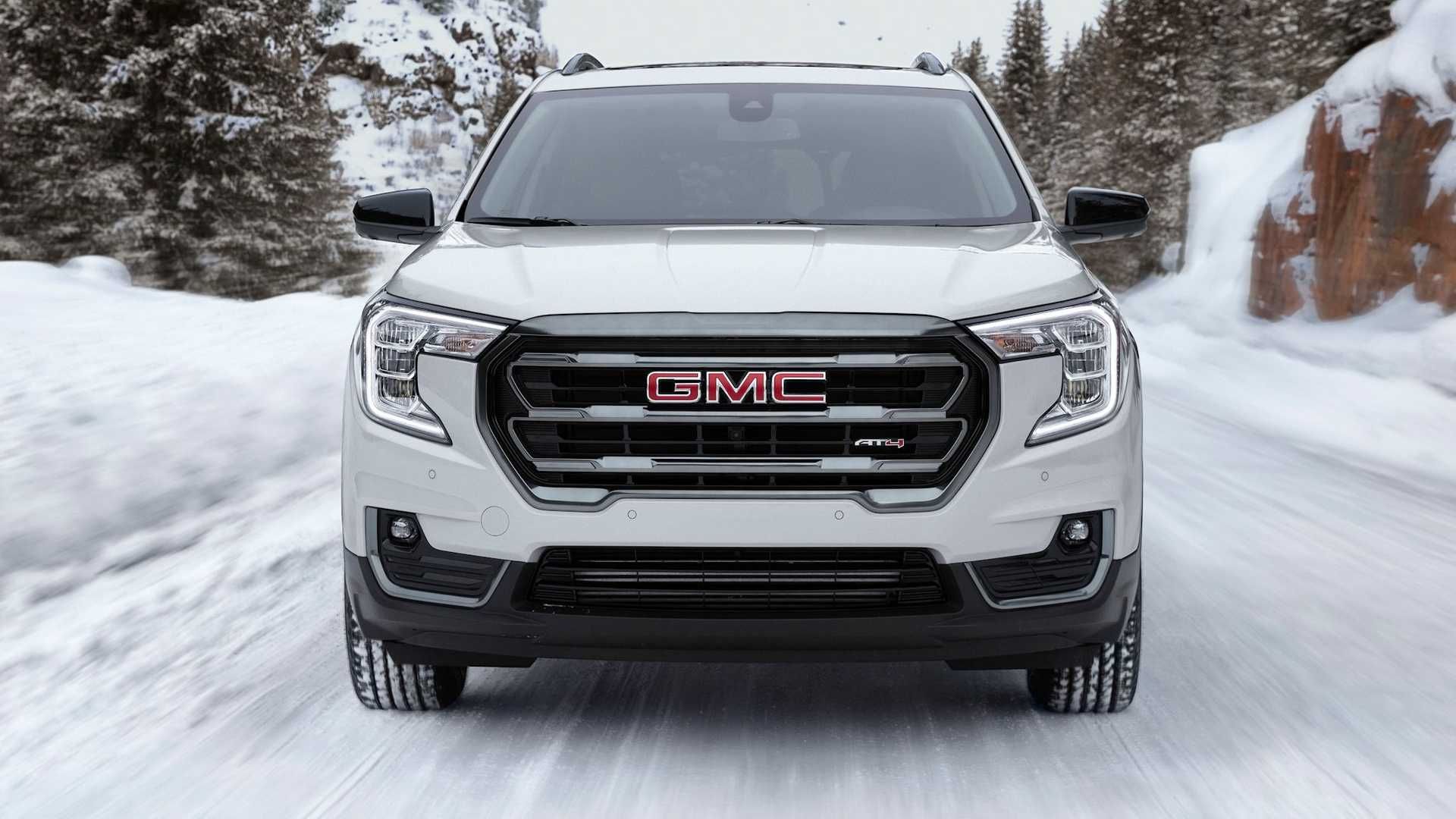 نمای جلو شاسی بلند جی ام سی ترین / 2022 GMC Terrain سفید رنگ
