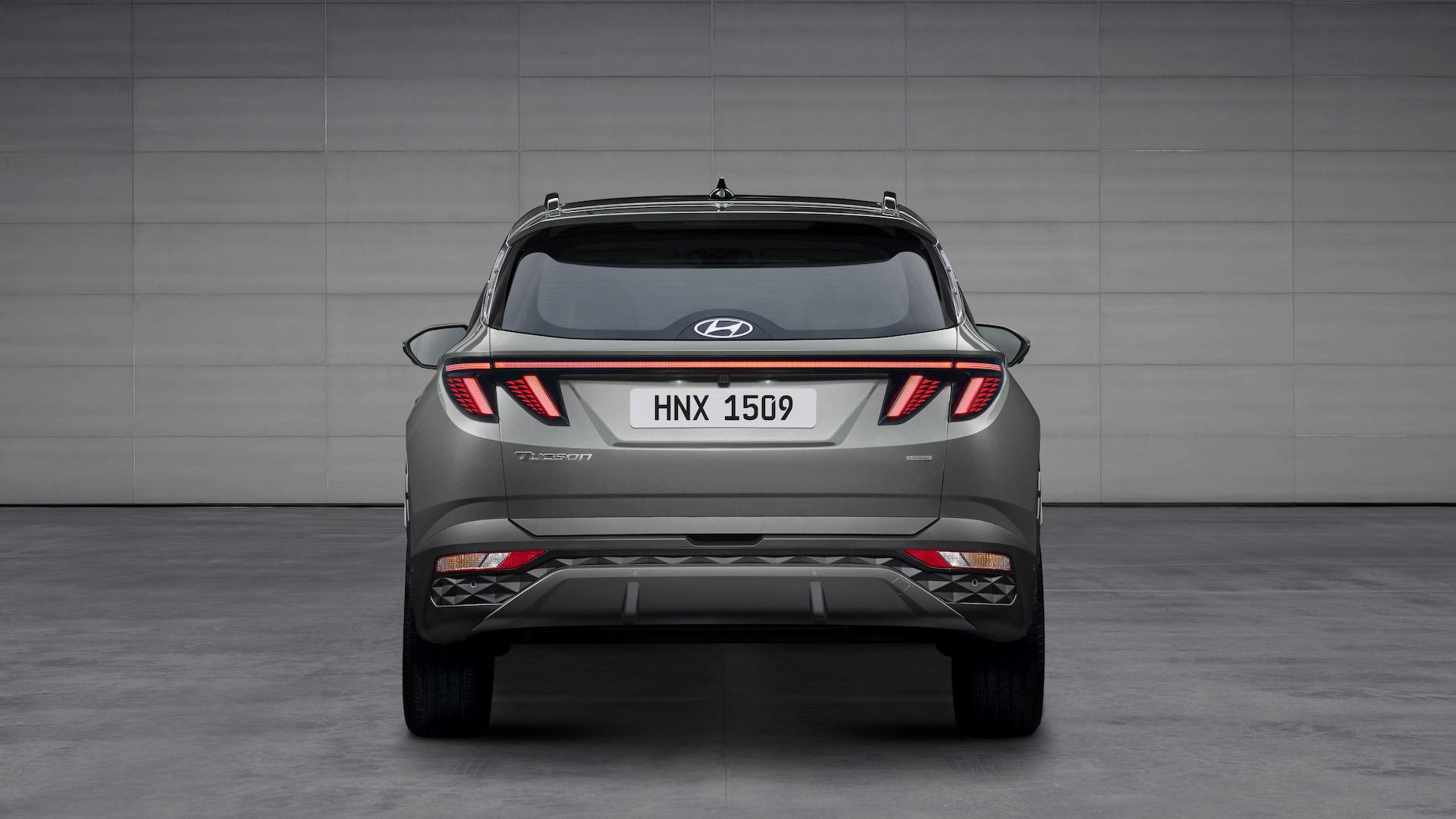 نمای عقب کراس اور هیوندای توسان پلاگین هیبرید / 2022 Hyundai Tucson Plug-In Hybrid خاکستری رنگ
