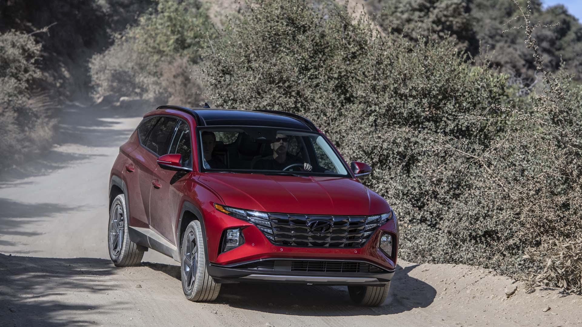 نمای جلو کراس اور هیوندای توسان پلاگین هیبرید / 2022 Hyundai Tucson Plug-In Hybrid قرمز رنگ