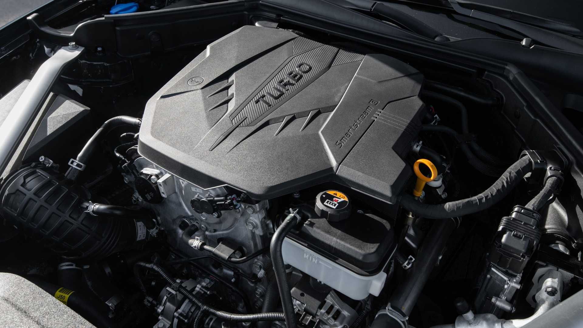 پیشرانه کیا استینگر 2022 / 2022 Kia Stinger قرمز  رنگ