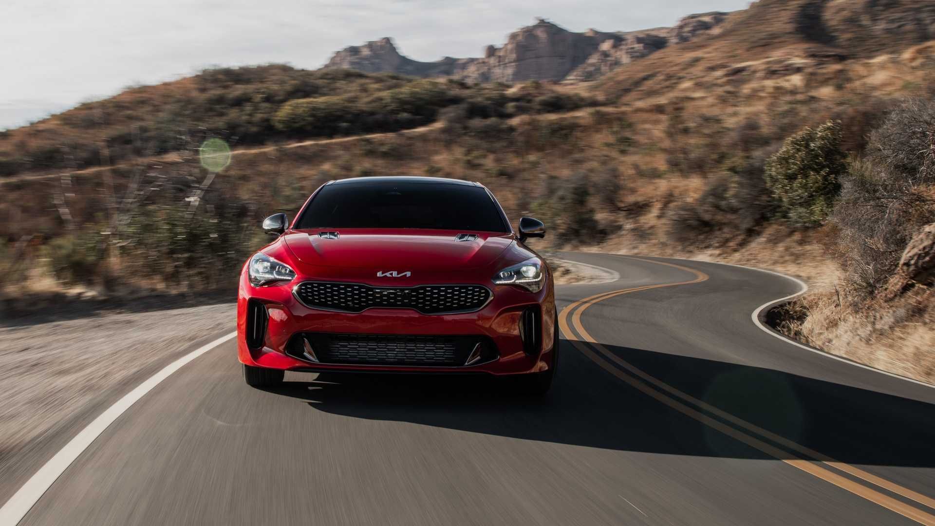 نمای جلو کیا استینگر 2022 / 2022 Kia Stinger قرمز  رنگ