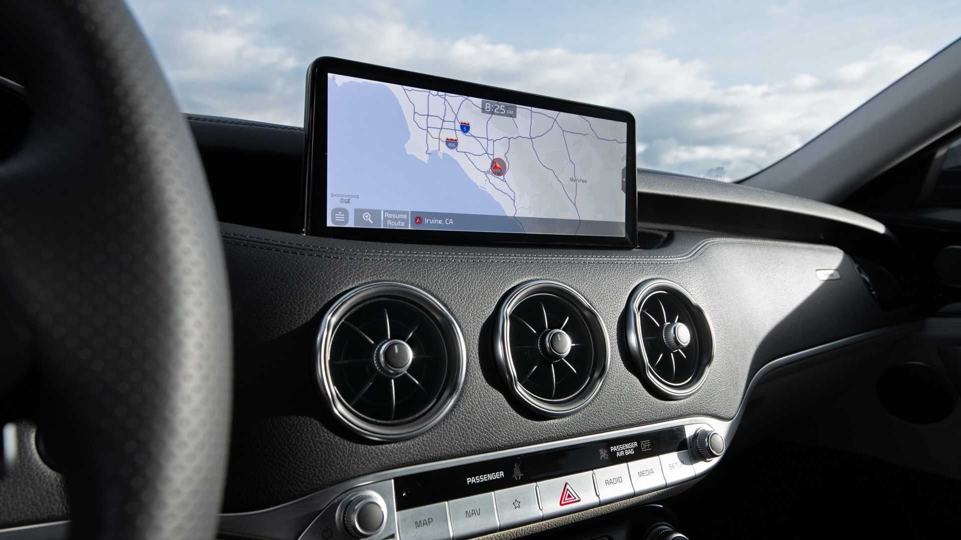 نمایشگر سیستم سرگرمی کیا استینگر 2022 / 2022 Kia Stinger قرمز  رنگ