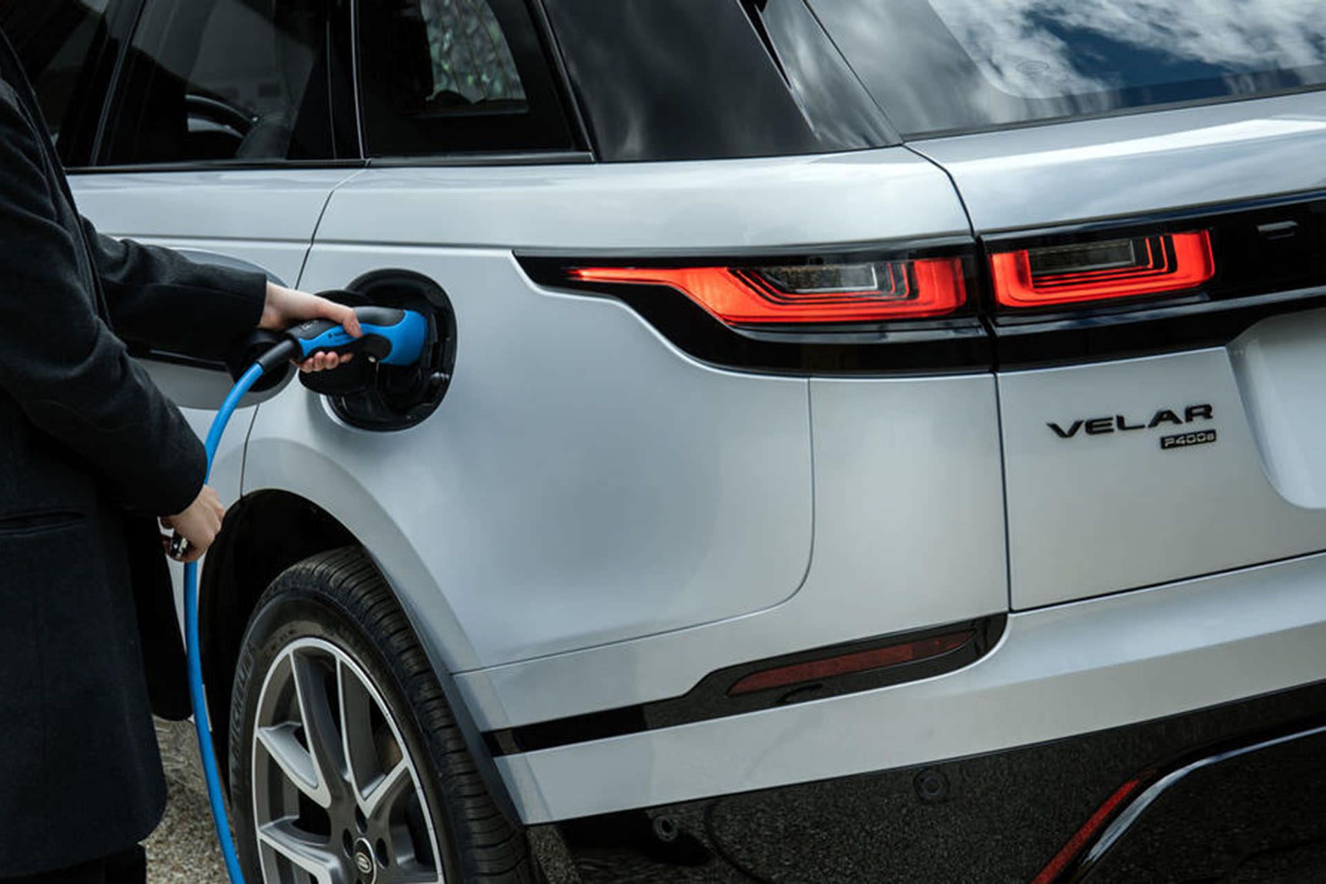 مرجع متخصصين ايران خودروي الكتريكي / Electric Car در حال شارژ در خانه