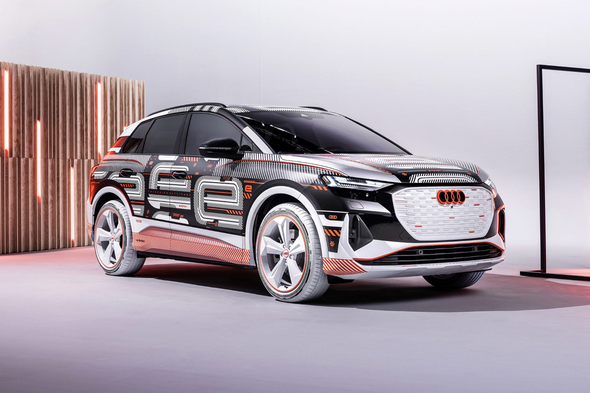 خودرو برقی Audi Q4 E-Tron از نمای جلو راست