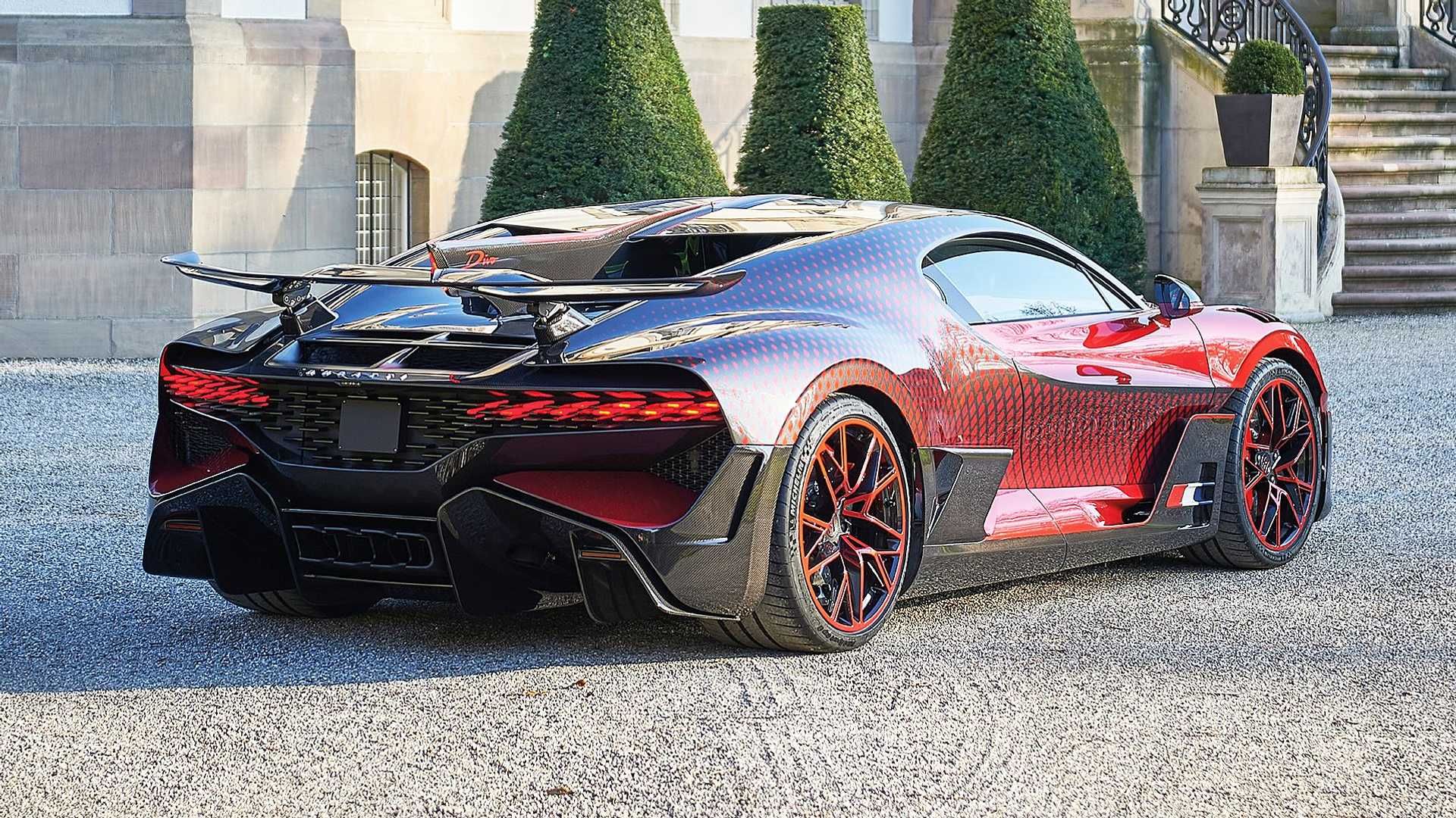  Bugatti Divo  Lady Bug بوگاتی دیوو لیدی باگ نمای پشت