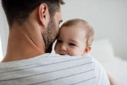 باروری مردان؛ سن چگونه بر احتمال بچه‌دار شدن مردان تأثیر می‌گذارد