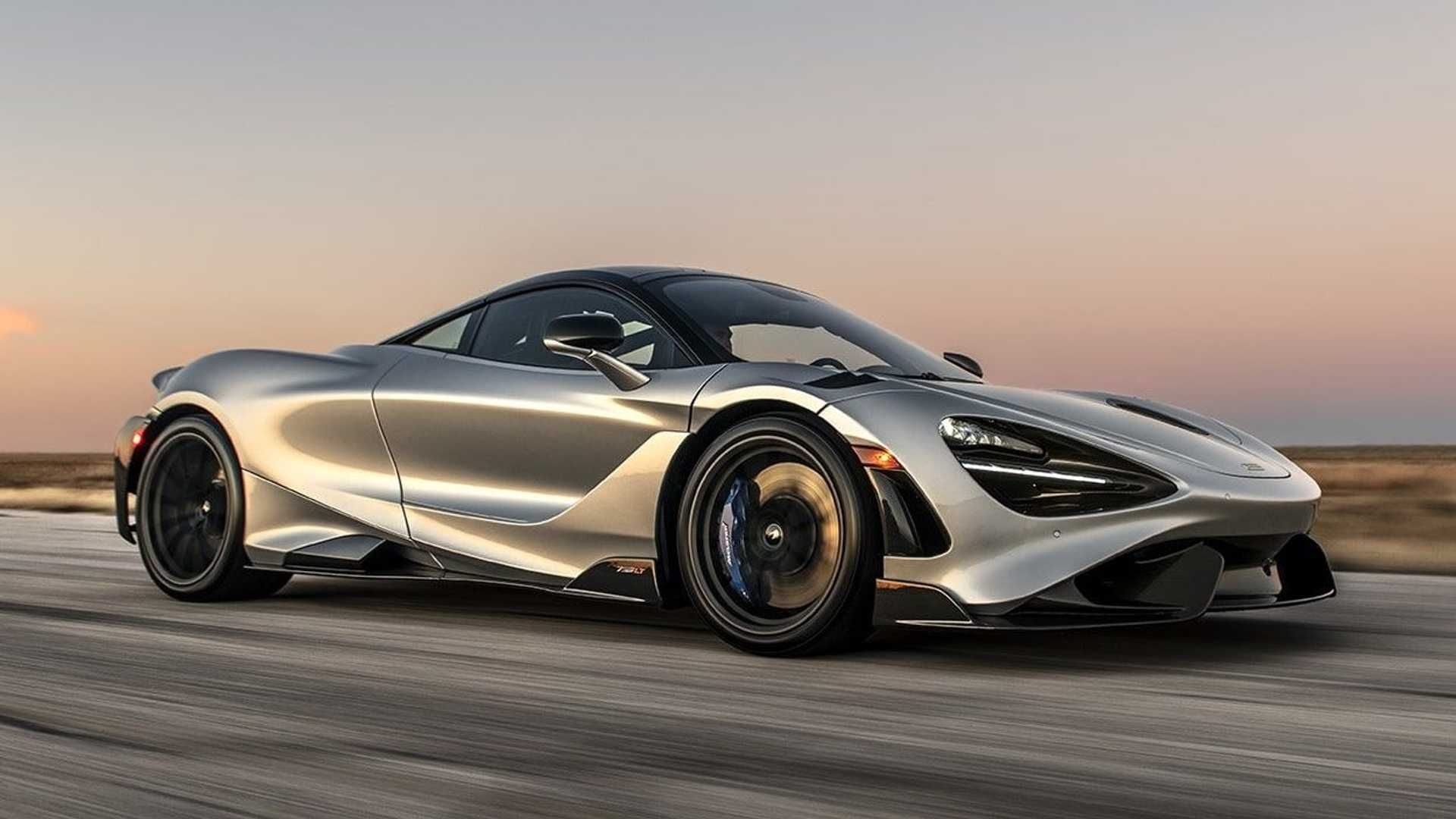 نمای سه چهارم ابرخودرو مک لارن 765 ال تی / McLaren 765LT  با تیونینگ هنسی / Hennessey با منظره غروب