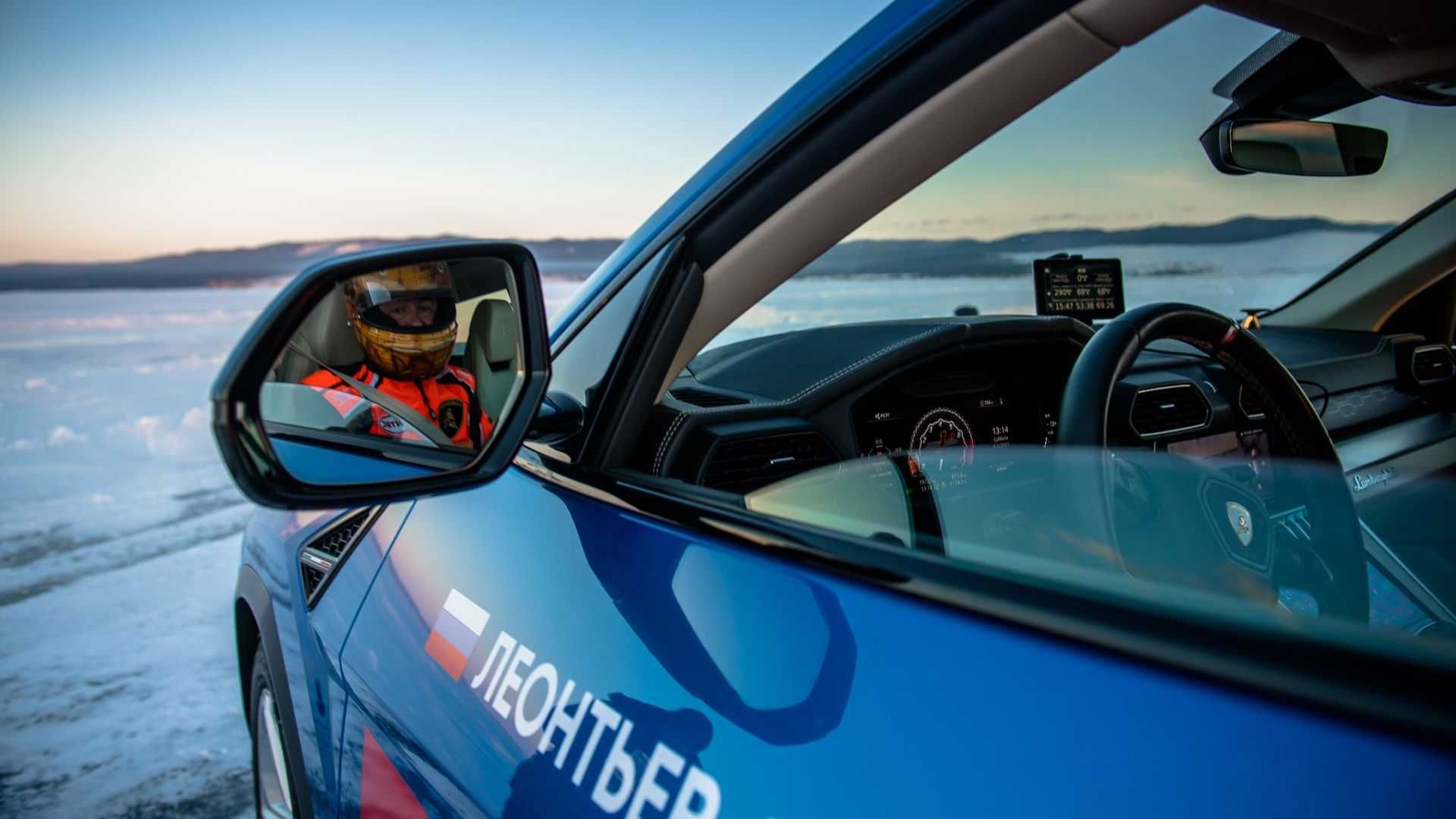 نمای کابین کراس اور لامبورگینی اوروس / Lamborghini Urus آبی رنگ