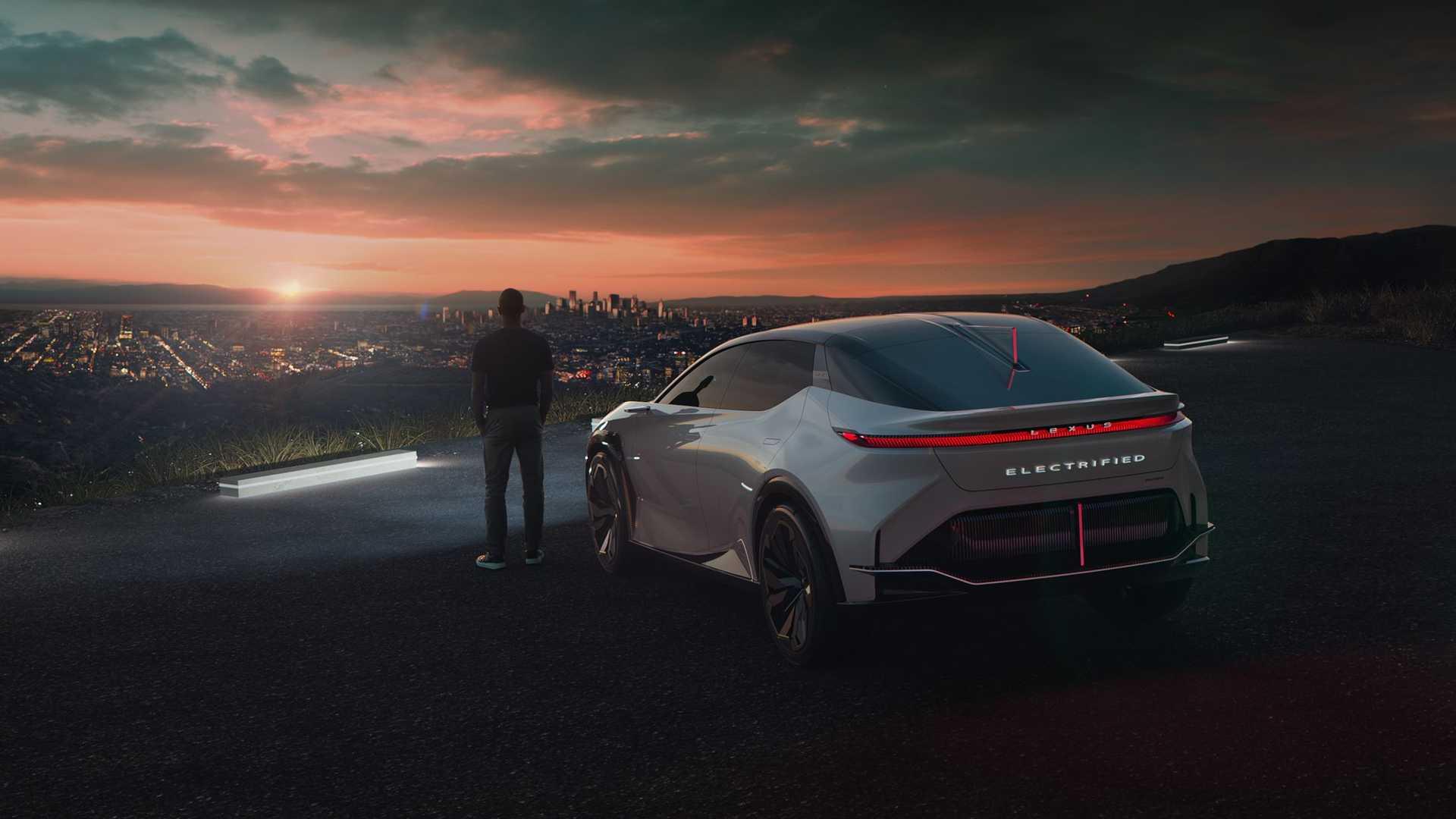 نمای عقب خودروی مفهومی و برقی لکسوس / Lexus LF-Z Electrified Concept EV سفید رنگ