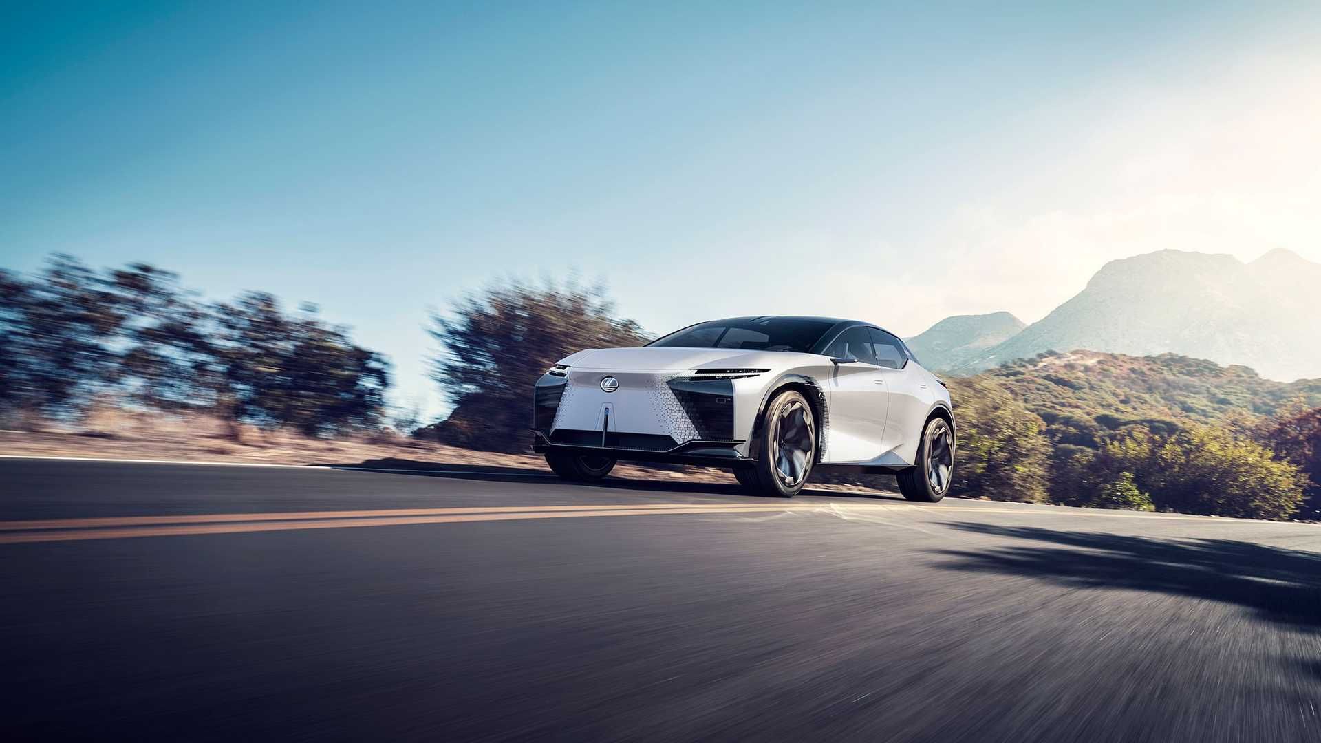 خودروی مفهومی و برقی لکسوس / Lexus LF-Z Electrified Concept EV سفید رنگ در جاده