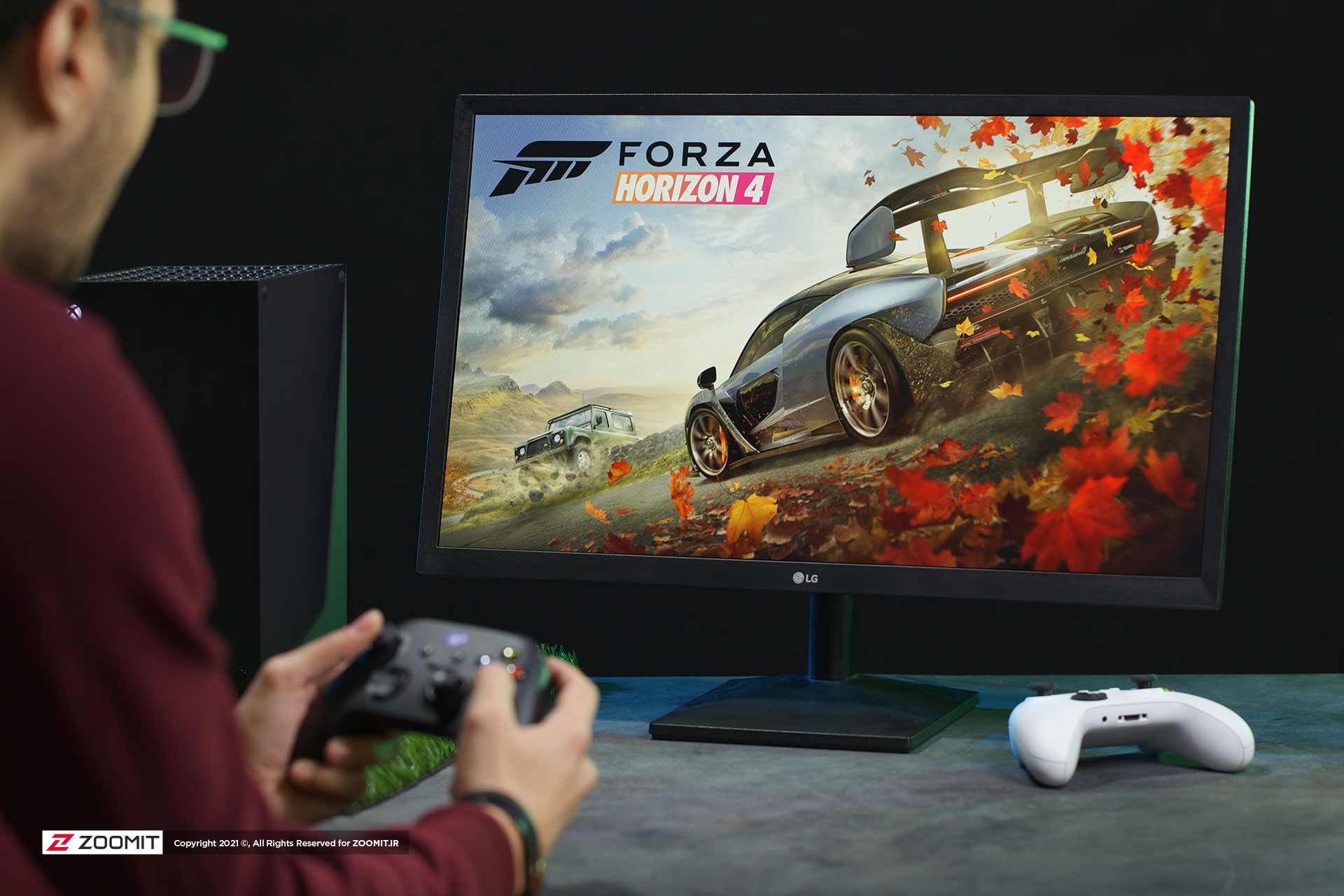 2021 3 man playing forza game with controller microsoft xbox series x 638c64fea77666af5aef0fca