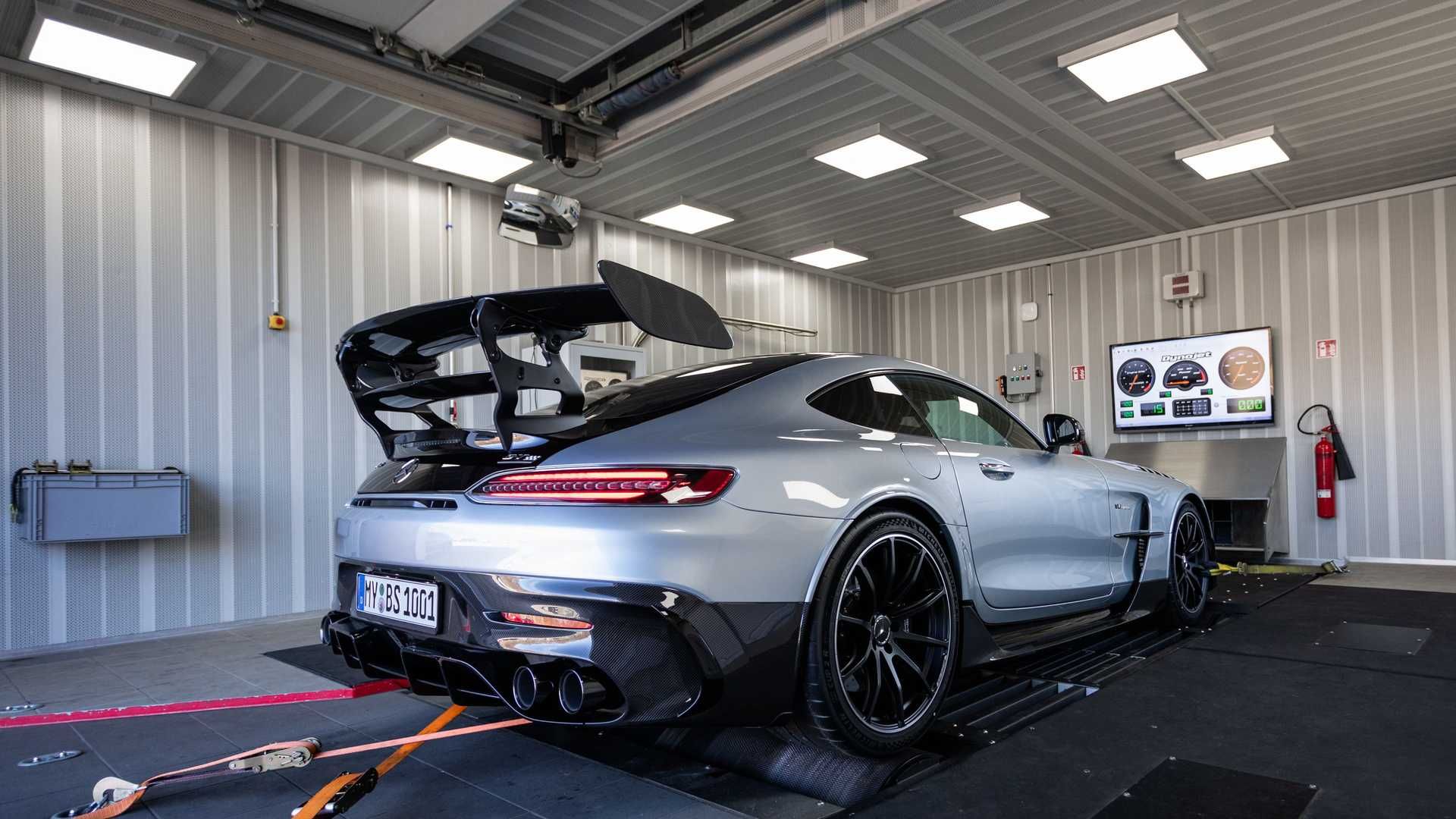 نمای عقب مرسدس ای ام جی سری بلک / Mercedes-AMG GT Black Series نقره ای رنگ 