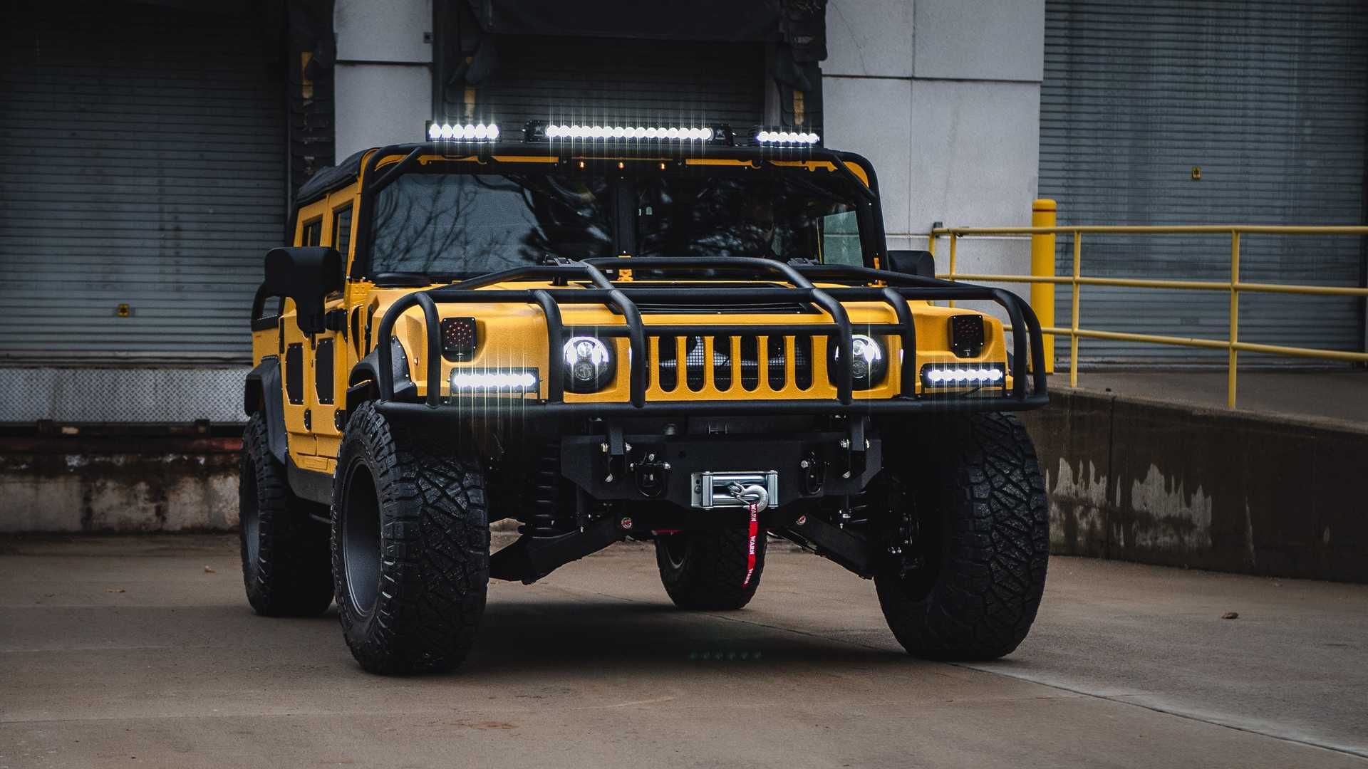 نمای جلو شاسی بلند آفرود هامر اچ وان /  Hummer H1 با تیونینگ میل اسپک / Mil-Spec Automotive