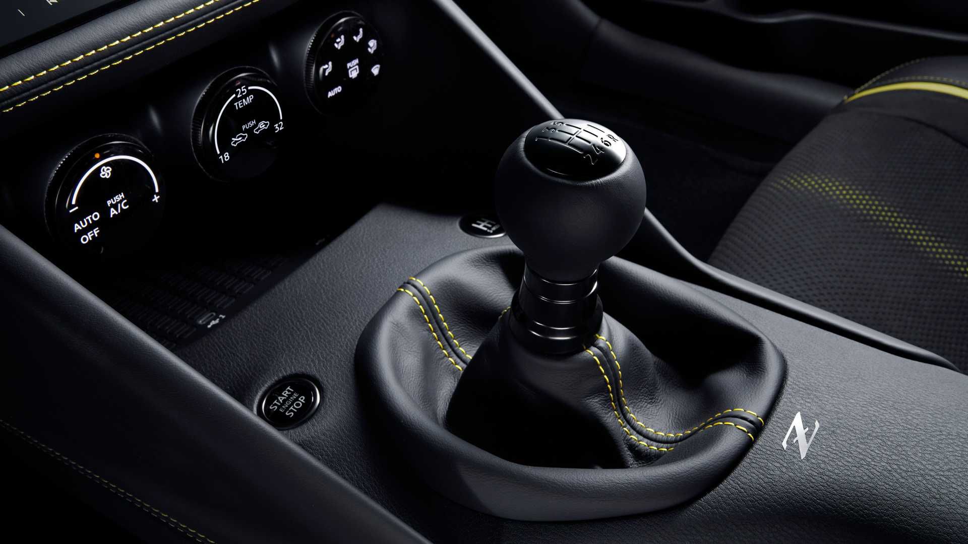 nissan Z نیسان Z  نمای دسته دنده