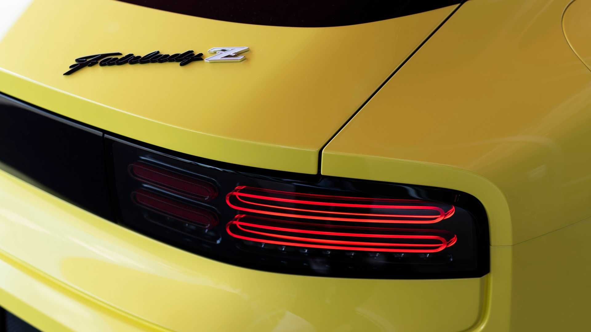 nissan Z نیسان Z  نمای چراغ عقب