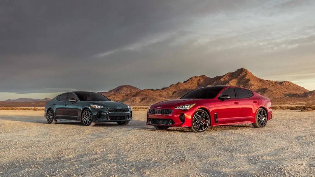 کیا استینگر 2022 / 2022 Kia Stinger قرمز  و مشکی رنگ