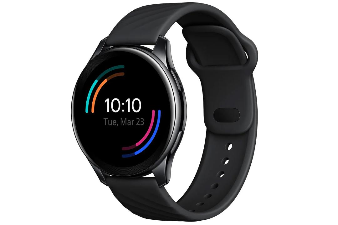 مدل مشکی ساعت وان پلاس واچ / OnePlus Watch از نمای سه رخ جلو