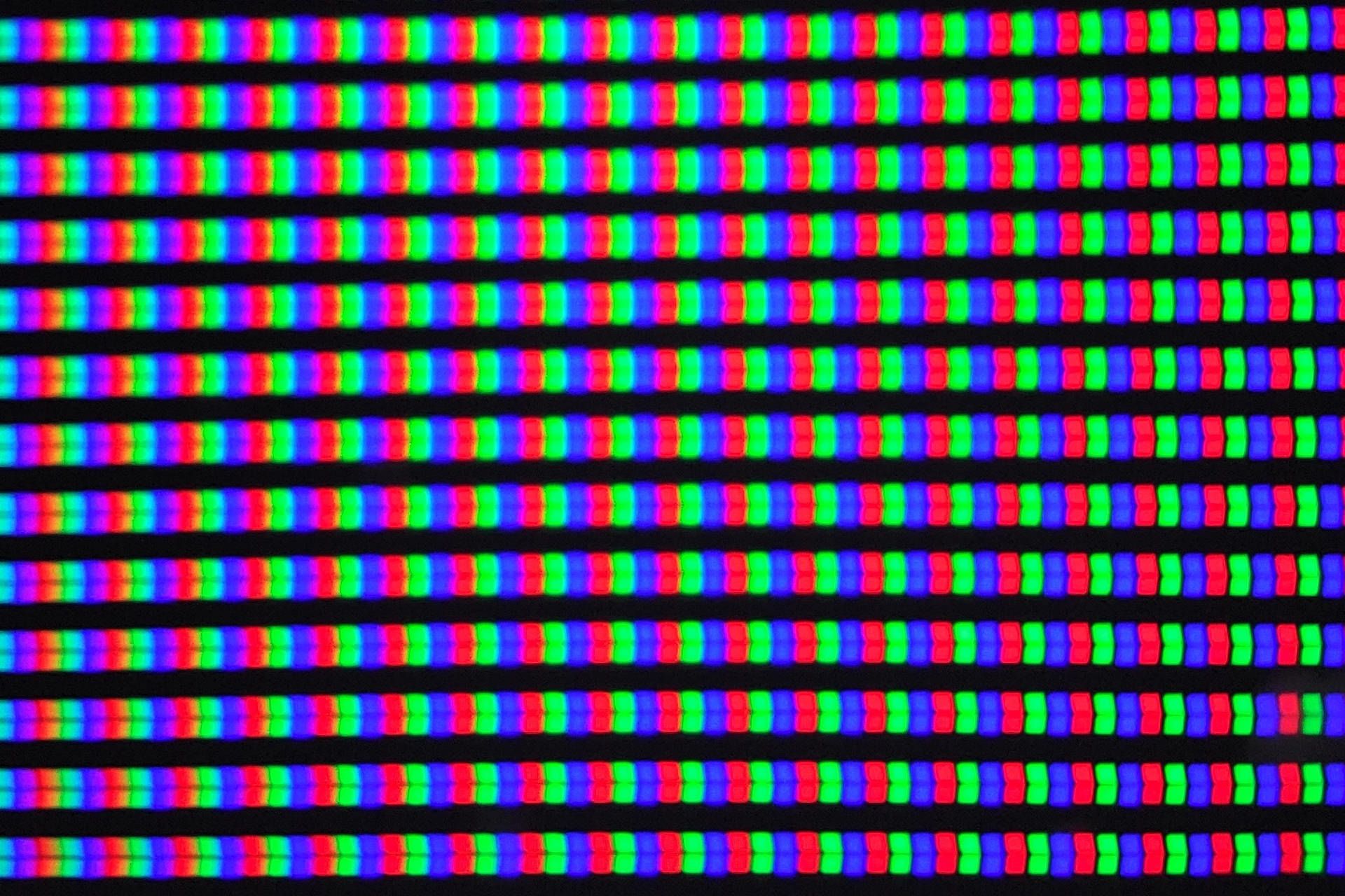 نمای نزدیک پیکسل ها در نمایشگر ثبت شده توسط دوربین میکروسکوپی اوپو فایند ایکس 3 پرو