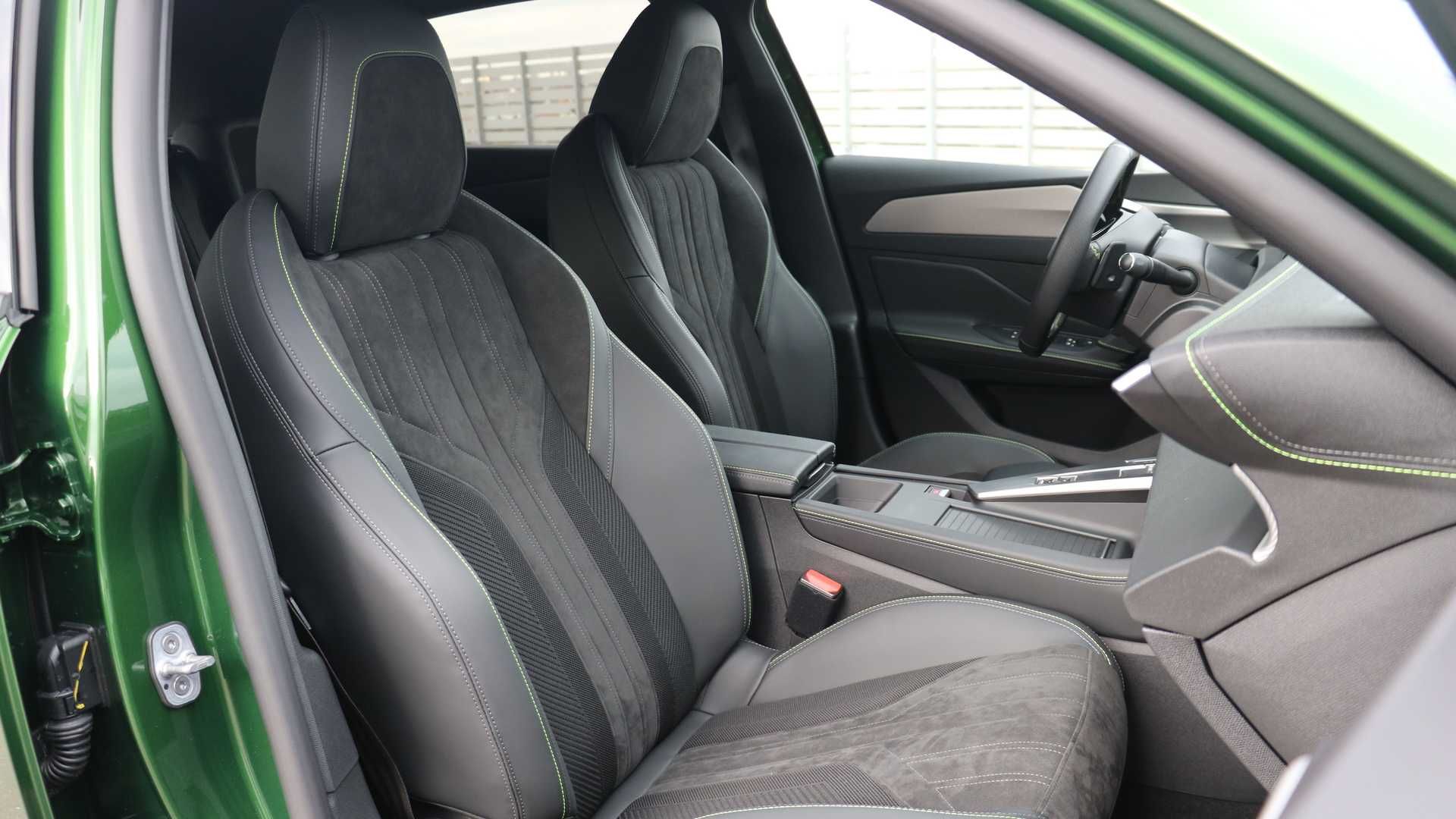 Peugeot 308 پژو 308 مدل 2021 نمای صندلی