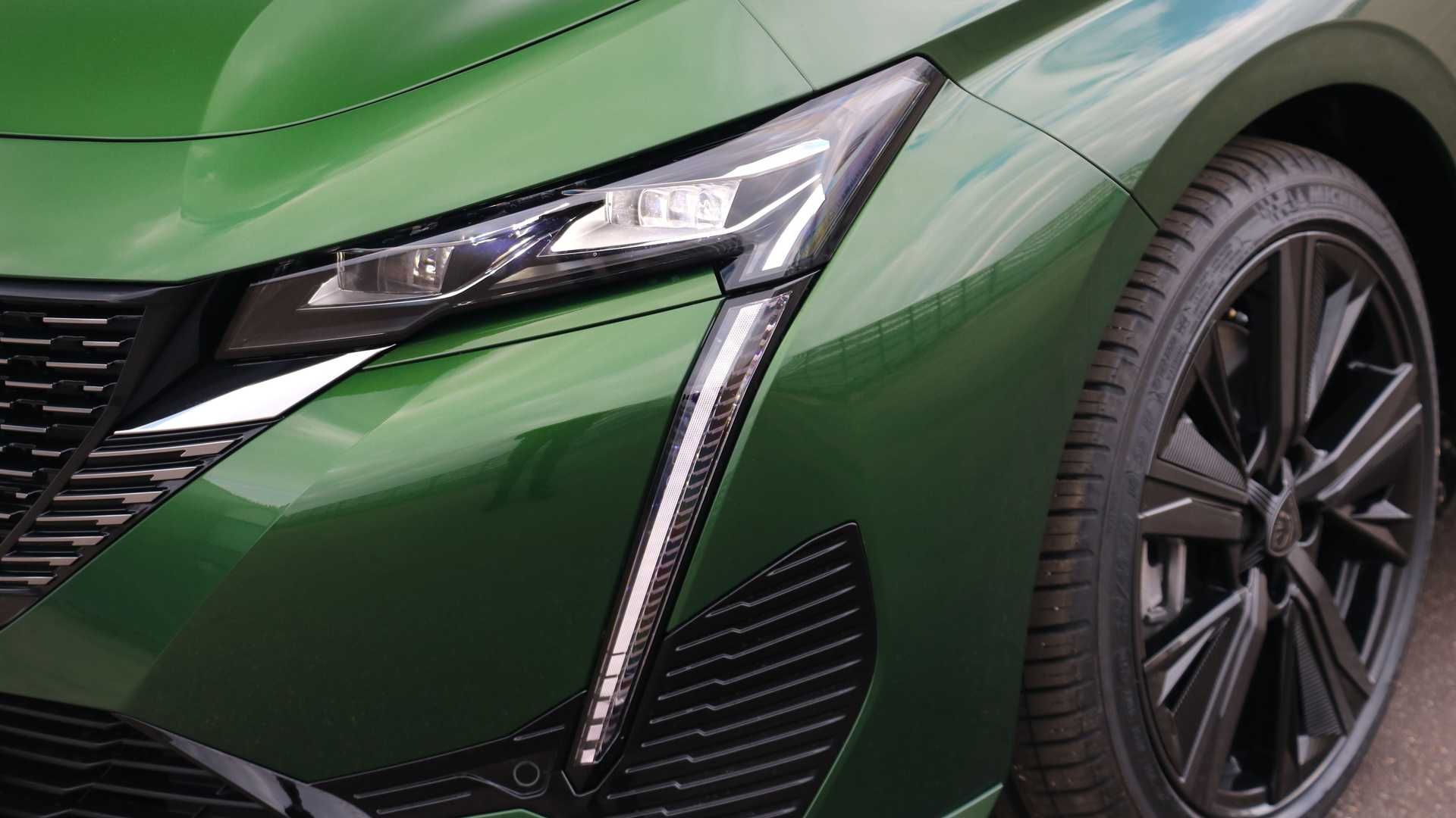 Peugeot 308 پژو 308 مدل 2021 نمای چراغ جلو