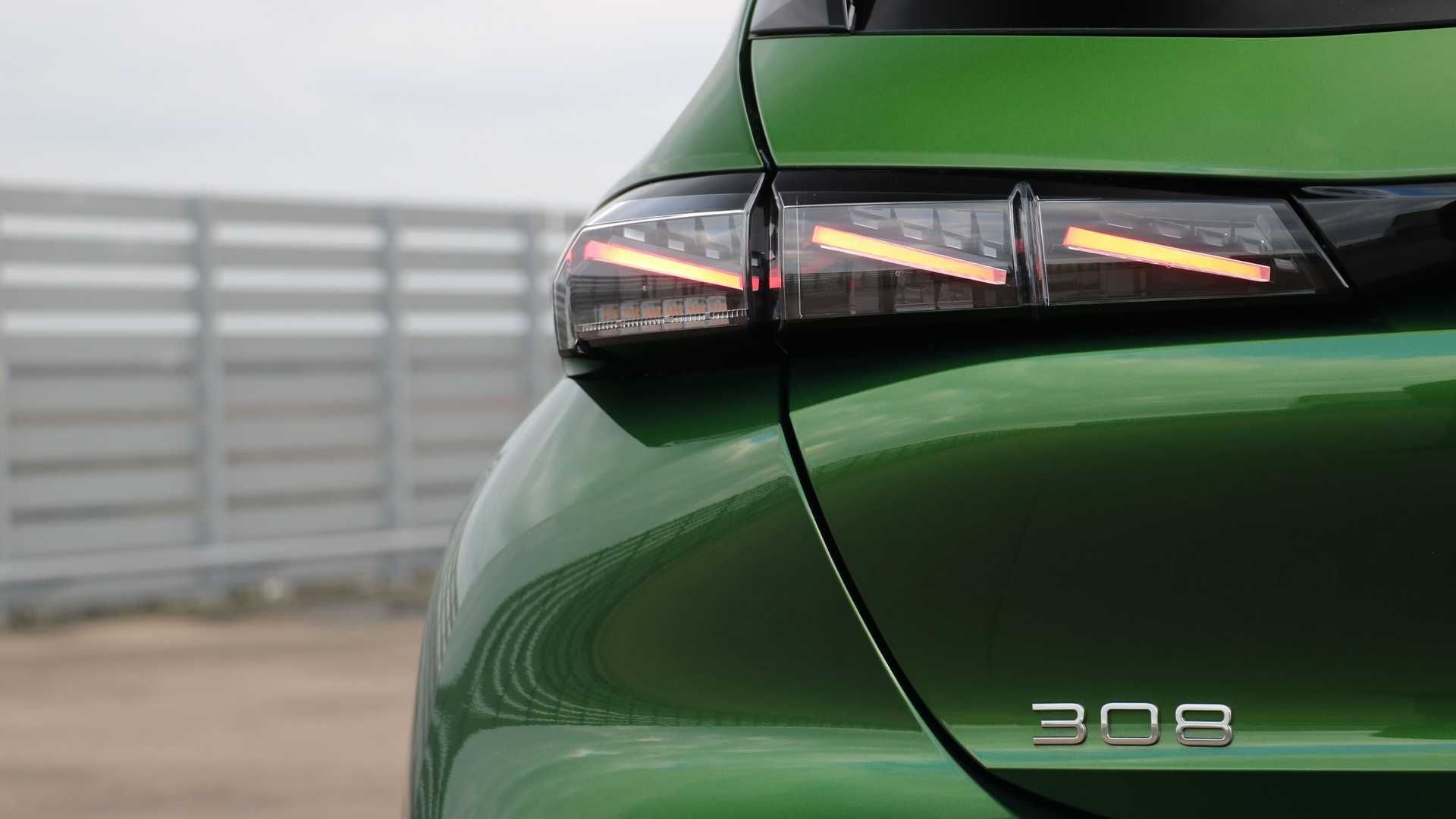 Peugeot 308 پژو 308 مدل 2021 نمای چراغ عقب