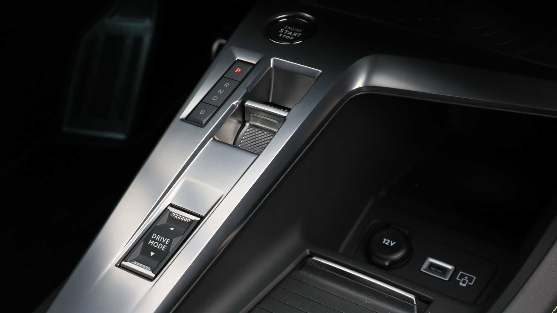 Peugeot 308 پژو 308 مدل 2021 نمای کنسول