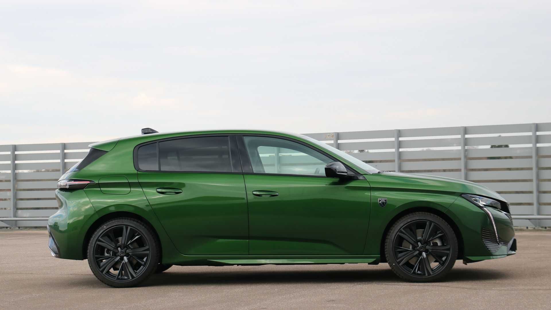 Peugeot 308 پژو 308 مدل 2021 نمای جانبی