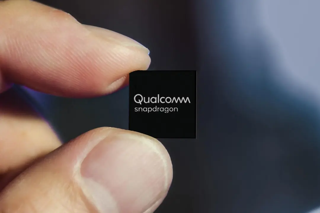 تراشه پردازنده کوالکام اسنپدراگون / Qualcomm Snapdragon در دست