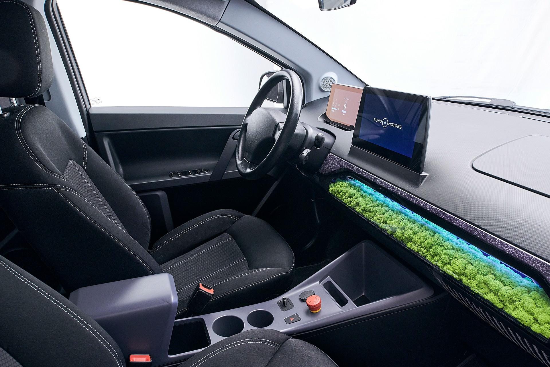 نمای داخل کابین خودروی الکتریکی سونو سایون / Sono Sion Electric Car 