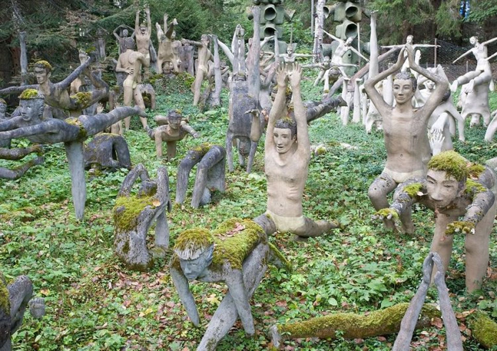 واقعیت های ترسناک زمین: باغ مجسمه وییو رونکونن، فنلاند 