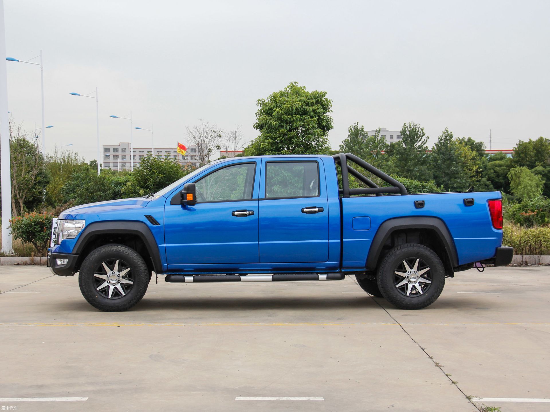 نمای جانبی Kawei EV7 وانت برقی مپنا کاوی