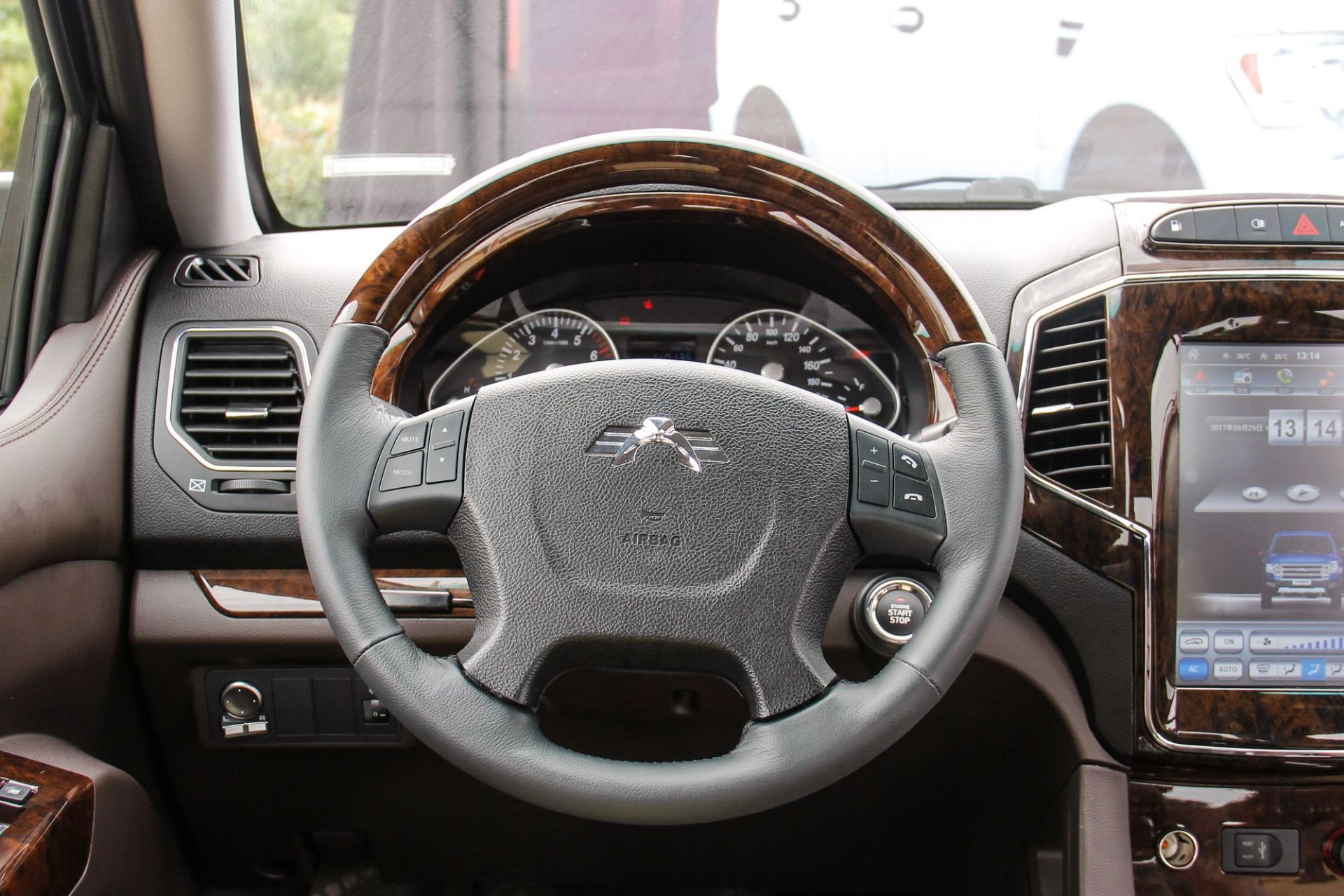 نمای فرمان Kawei EV7 وانت برقی مپنا کاوی