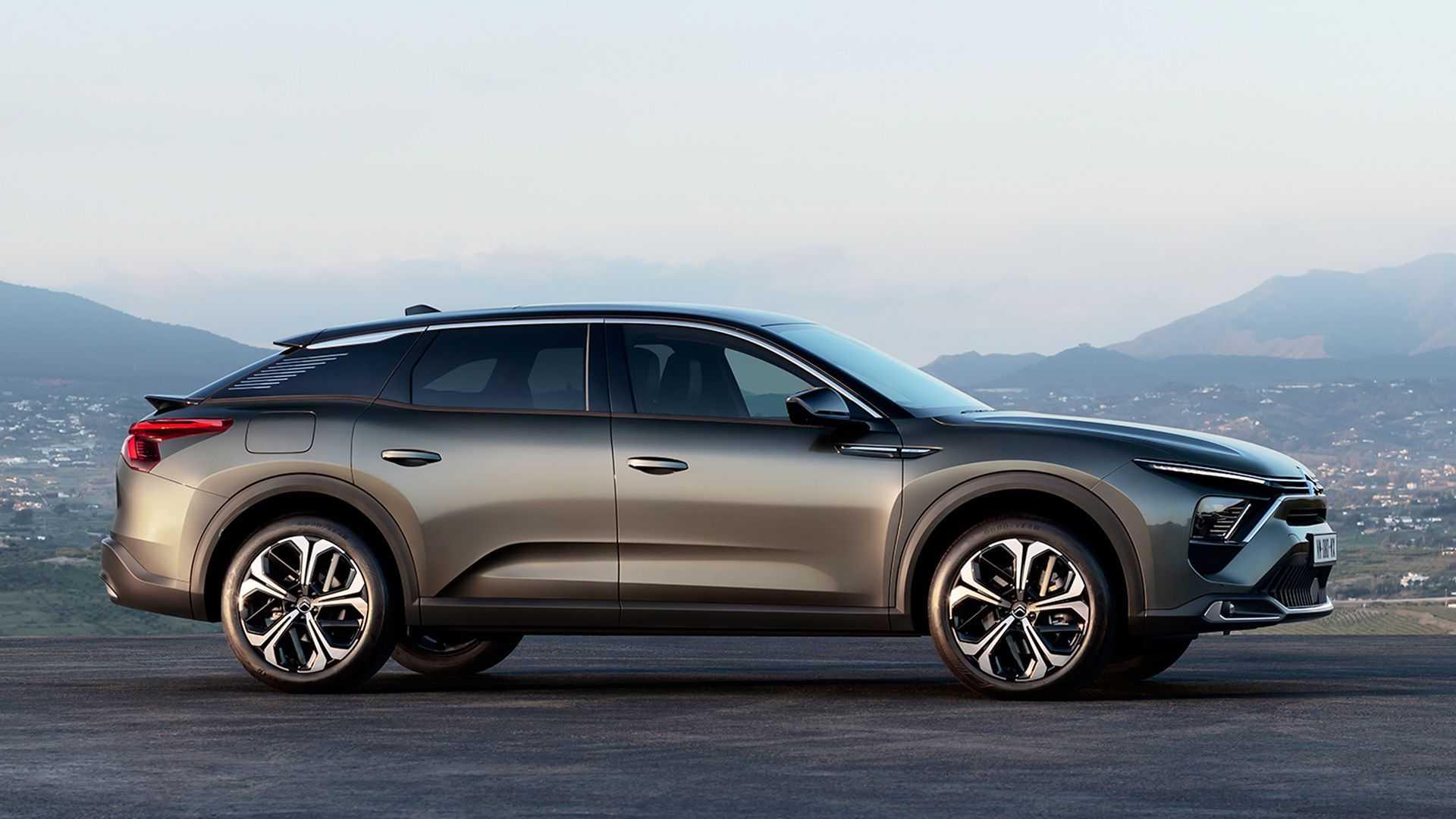 نمای جانبی کراس اور سیتروئن سی فایو ایکس / Citroen C5 X خاکستری رنگ