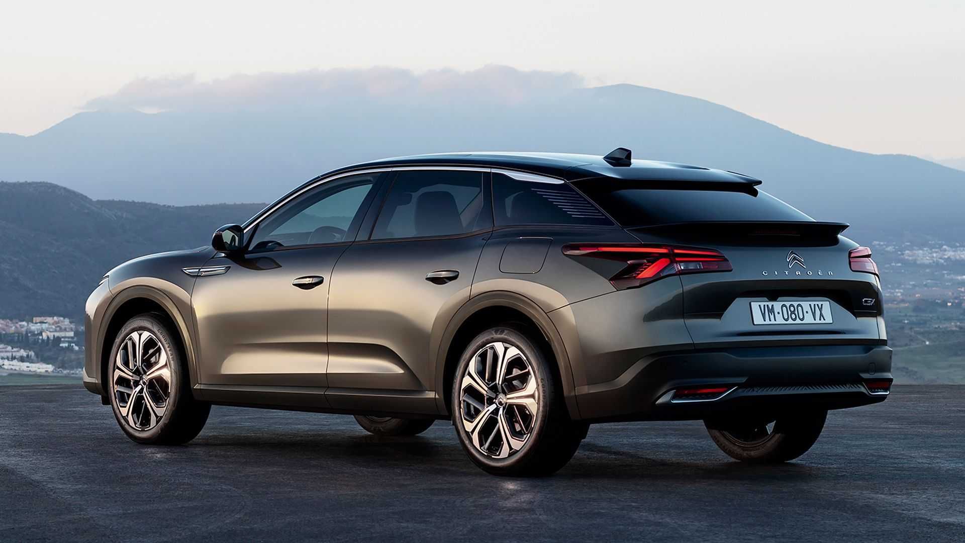 نمای سه چهارم عقب کراس اور سیتروئن سی فایو ایکس / Citroen C5 X خاکستری رنگ